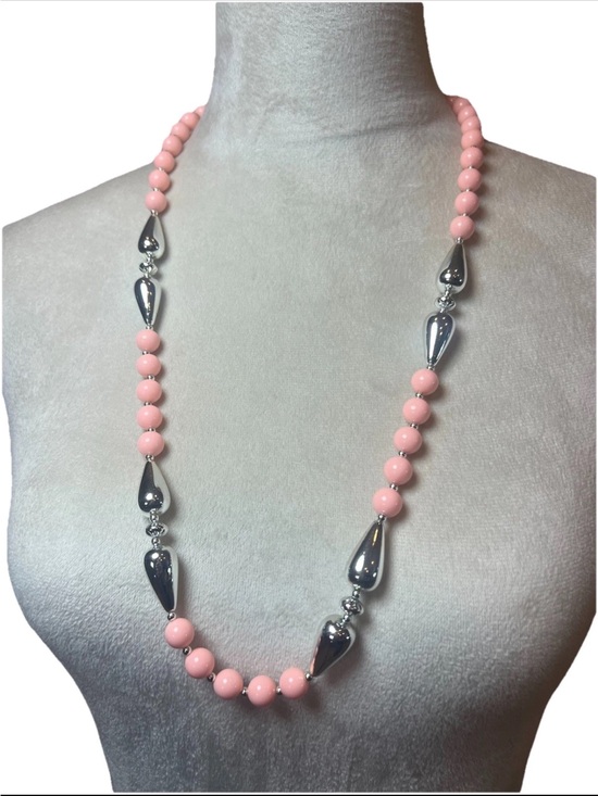 Jewelry - Vintage Acrylic Pink And Silver Beaded Necklace 80’s Retro Modernist Futuristic